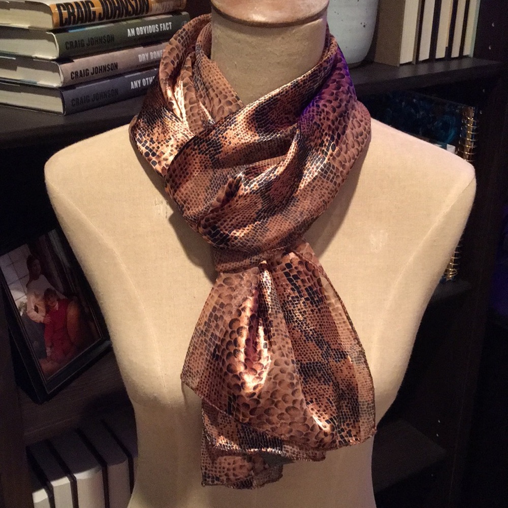 Reptile Print Oblong Scarf 🧣